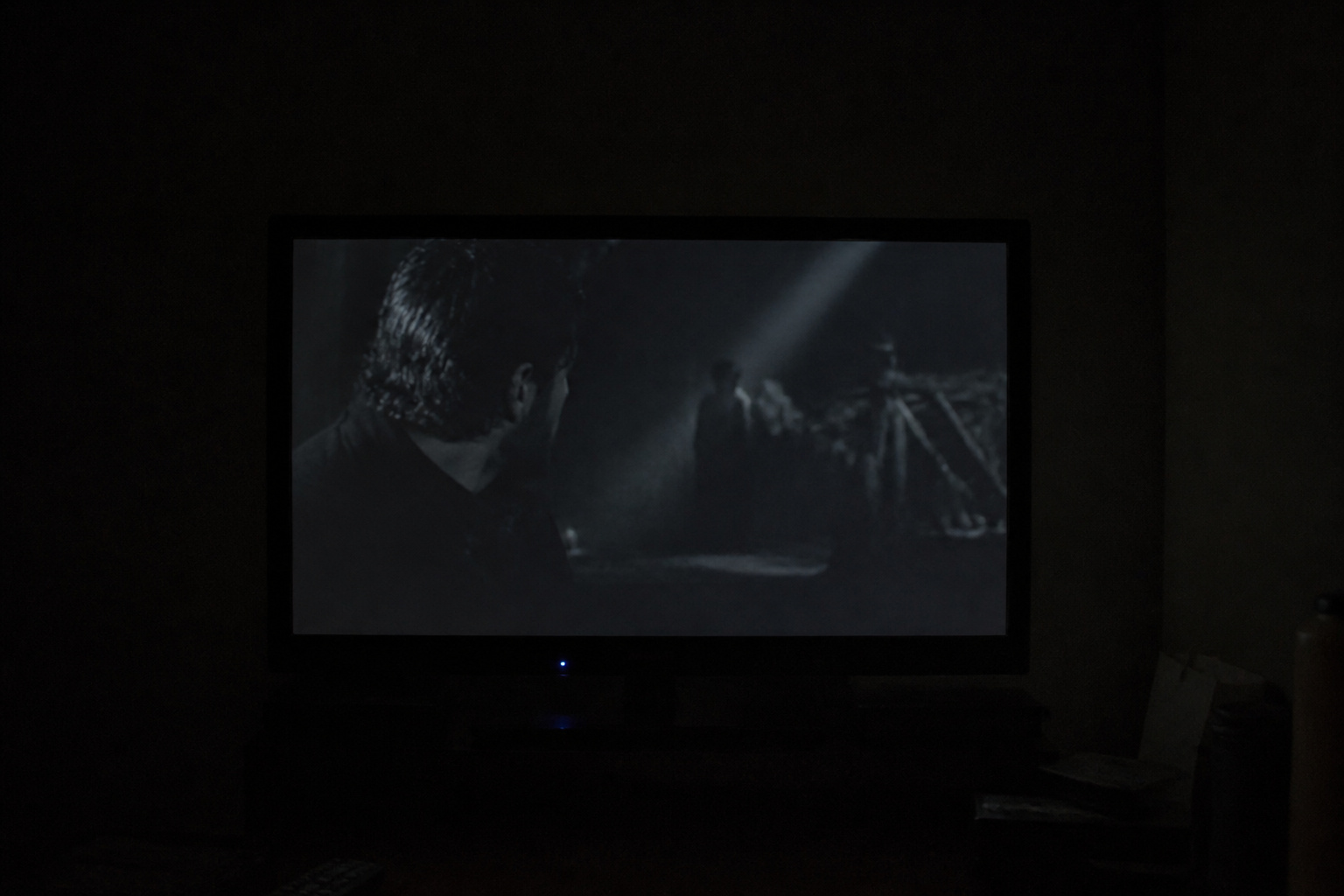 Budget TV showing a dark scene with gray blacks
